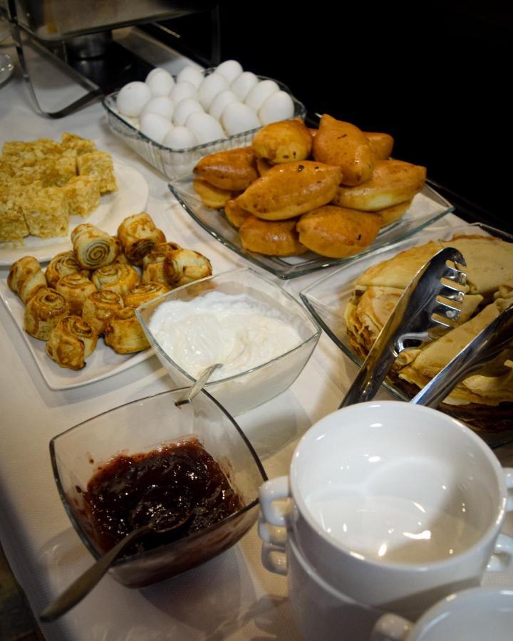 Hotel "Continent" Halal Karaganda Bagian luar foto