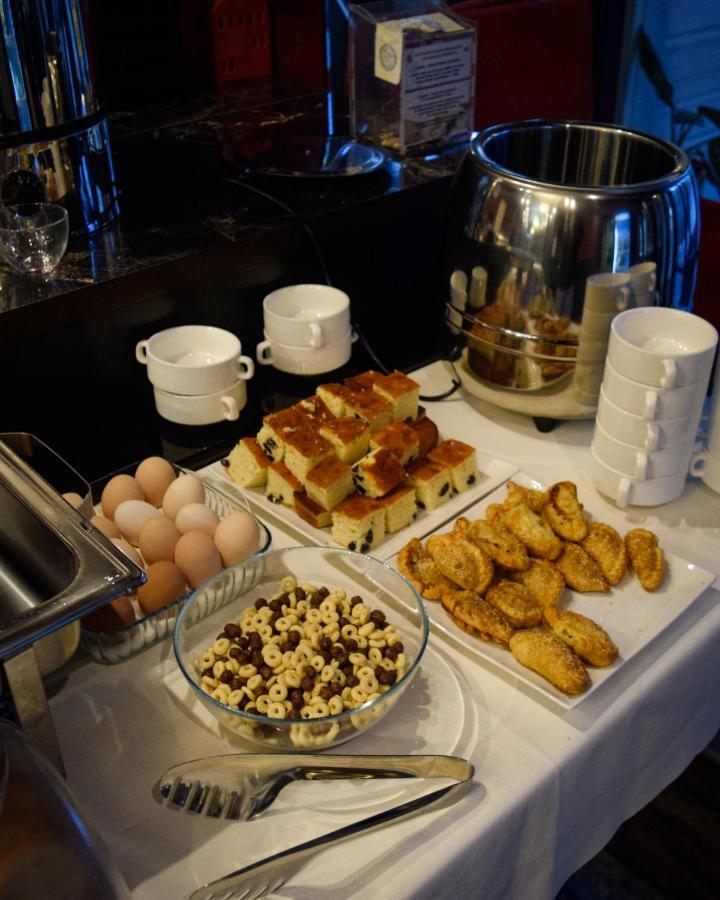Hotel "Continent" Halal Karaganda Bagian luar foto