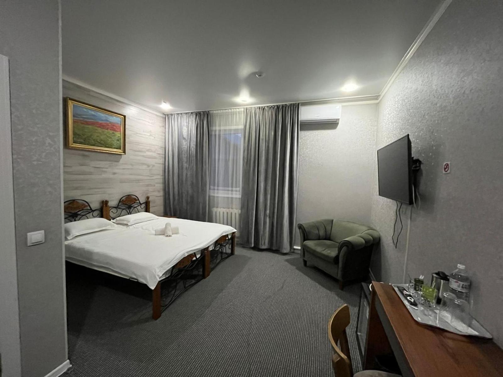 Hotel "Continent" Halal Karaganda Bagian luar foto