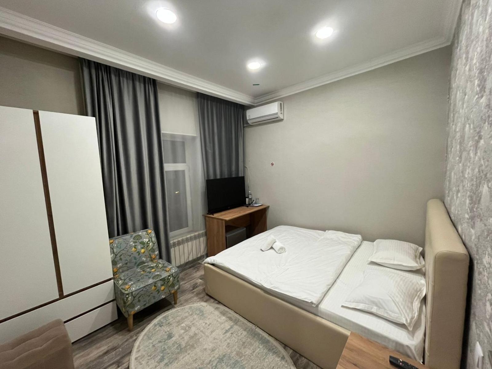 Hotel "Continent" Halal Karaganda Bagian luar foto