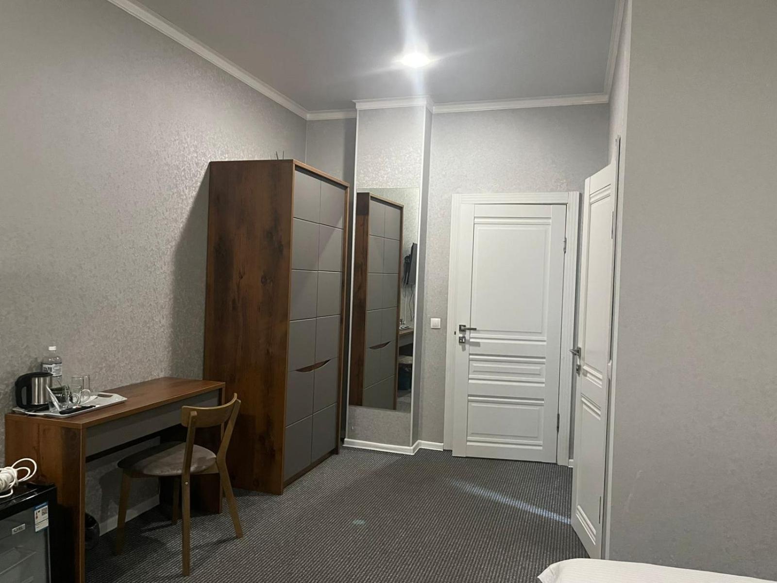 Hotel "Continent" Halal Karaganda Bagian luar foto